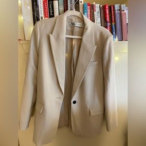 Beautiful quality Zara blazer.